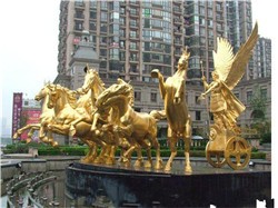 廣場銅馬雕塑