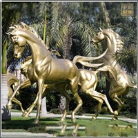 小區擺放動物銅馬雕塑